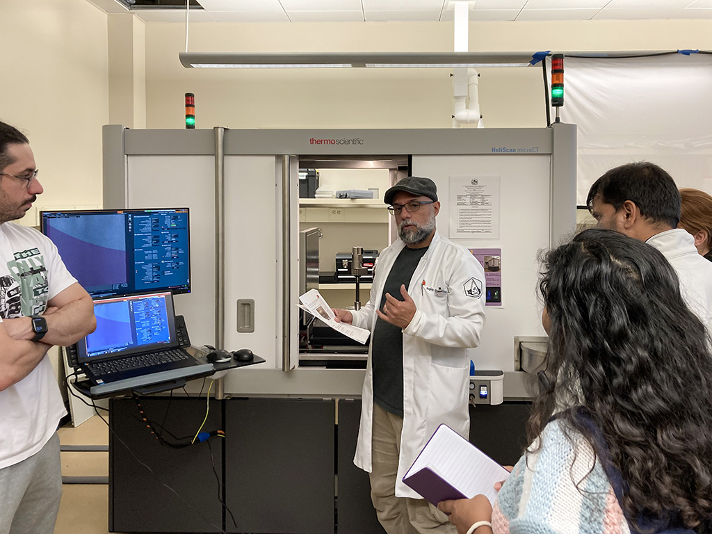 Dr. Rogério Gomes dos Santos explaining the micro-CT experiment