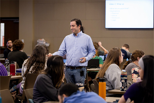 Dr. Rob Simpson teaching professional development skills to veterinary students at LSU Vet Med. 